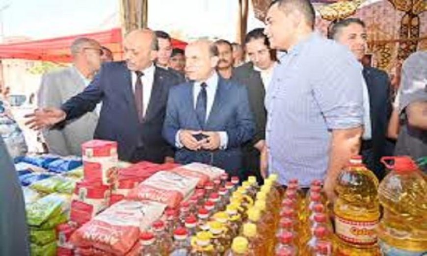 محافظ الغربية يتجول في أكبر سوق يومي بكفر الزيات ويستمع لمشاكل وآراء المواطنين
