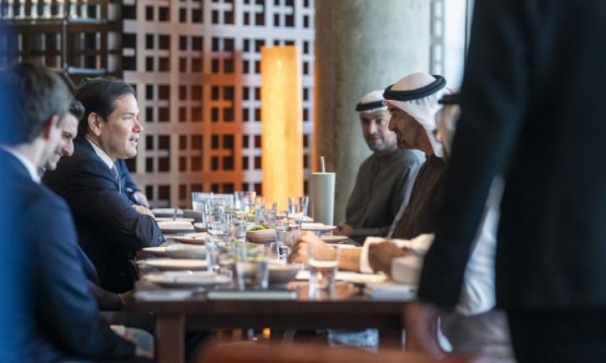 رئيس الإمارات ووزير الخارجية الأمريكي يتبادلان الآراء حول التطورات الأخيرة في المنطقة