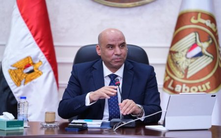وزير العمل يعلن عن بدء الاختبارات النظرية للمتقدمين على وظائف جديدة في دولة عربية
