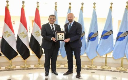 محافظ البحر الأحمر يلتقي السفير النرويجي لتعزيز التحالف الاستثماري الأخضر