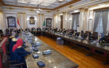 رئيس جامعة القاهرة يكشف عن خطة شاملة لتحديث معامل كلية العلوم ومركز الأرصاد الجوية والفلك