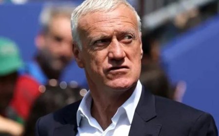 الاتحاد الفرنسي لكرة القدم يحتفي بالمدير الفني بعد إنجازاته مع منتخب الديوك