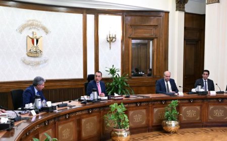 رئيس الوزراء يعزز إجراءات تسهيل دخول السائحين إلى البلاد لجذب المزيد من الزوار