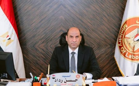 وزير العمل يعلن عن إجازة رسمية مدفوعة الأجر للعاملين في القطاع الخاص يوم الخميس المقبل
