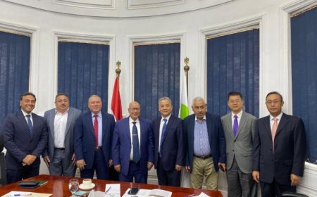 رئيس القابضة للمياه يلتقي برئيس شركة شن شن الصينية لتعزيز فرص التعاون المشترك