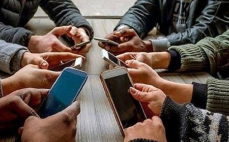 الإفراط في استخدام الهاتف يسبب آلاماً جسدية متزايدة