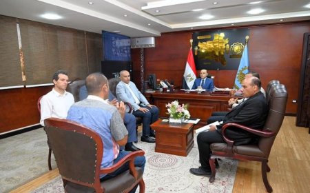 محافظ الغربية يلتقي بالمواطنين أسبوعياً لمناقشة الشكاوى والطلبات ومساعدتهم