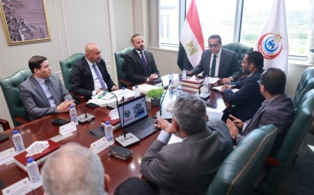 وزير الصحة يناقش مع الأمين العام لمؤسسة الجارحي سبل دعم وتعزيز التعاون في القطاع الصحي