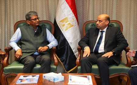 وزير العمل والسفير الهندي يستكشفان فرص التعاون في التشغيل والاستثمار