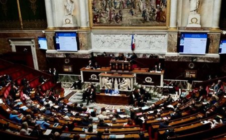 البرلمان الفرنسي يفرض حظراً على مواقع التواصل الاجتماعي لمن هم أقل من 15 عاماً بدءاً من سبتمبر