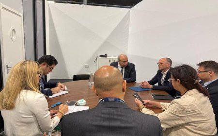 وزير الطيران يجتمع مع مسؤولي مجموعة الطيران البريطانية لتعزيز التعاون