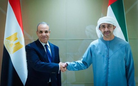 وزير الخارجية يبحث تعزيز العلاقات الثنائية مع نظيره الإماراتي وآخر التطورات السياسية