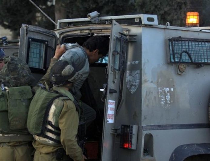 اعتقال ثلاثة فلسطينيين في الضفة الغربية على يد الاحتلال الإسرائيلي