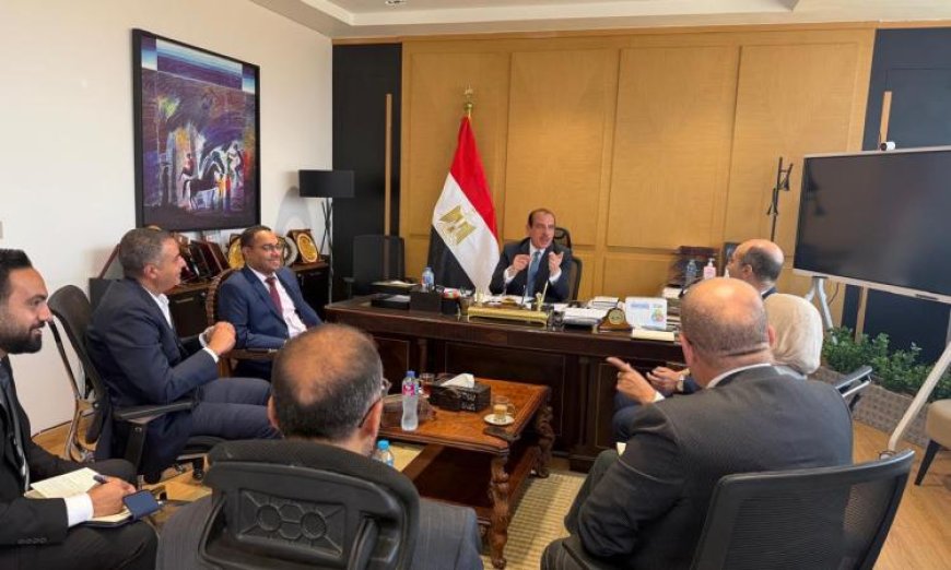 قنديل يتفقد متابعة تنفيذ الأنظمة المميكنة للمعامل المركزية ببدر مع سيمنز هيلثينيرز