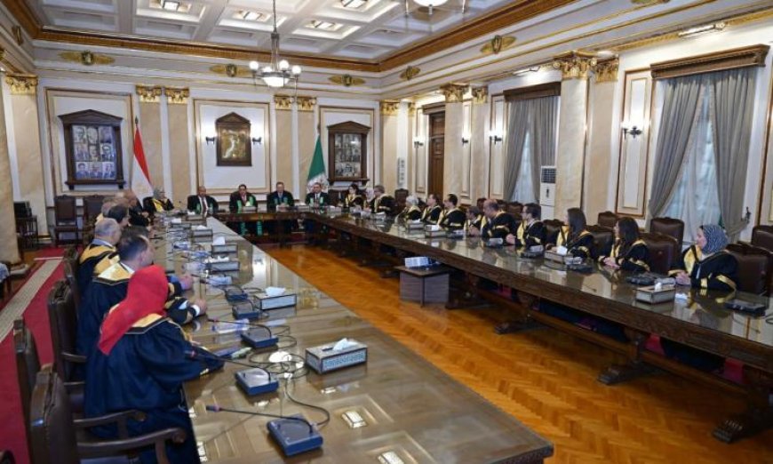 رئيس جامعة القاهرة يعلن عن خطة شاملة لتطوير معامل كلية العلوم ومبنى الفلك ومدرج مشرفة