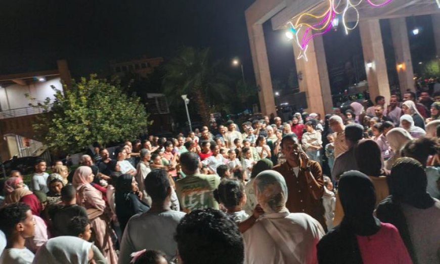 شارع الفن بأسوان يجذب حشوداً جماهيرية ضخمة في فعالياته المستمرة