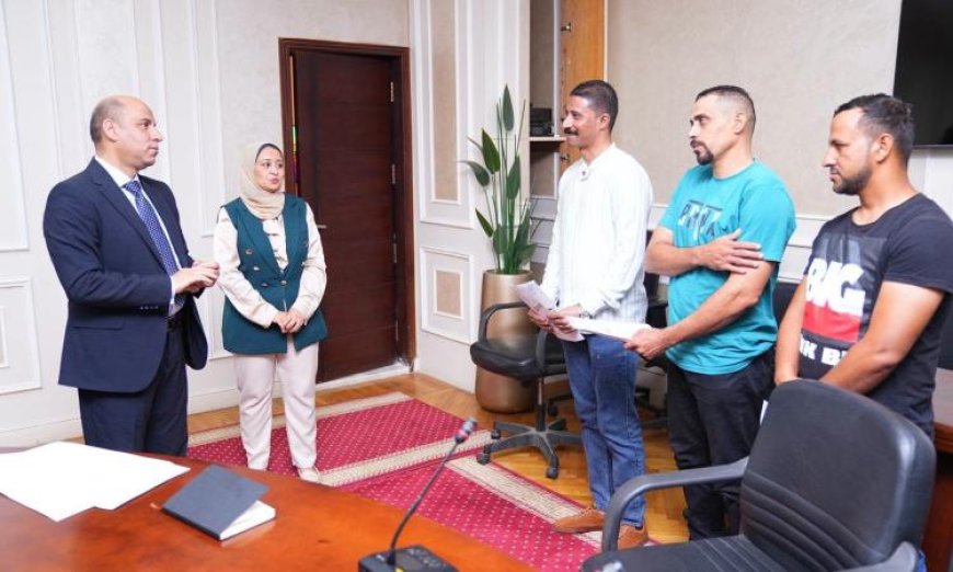 وزير العمل يوزع عقود عمل لفنيي الصيانة الميكانيكية والكهربائية لفرص العمل في لبنان