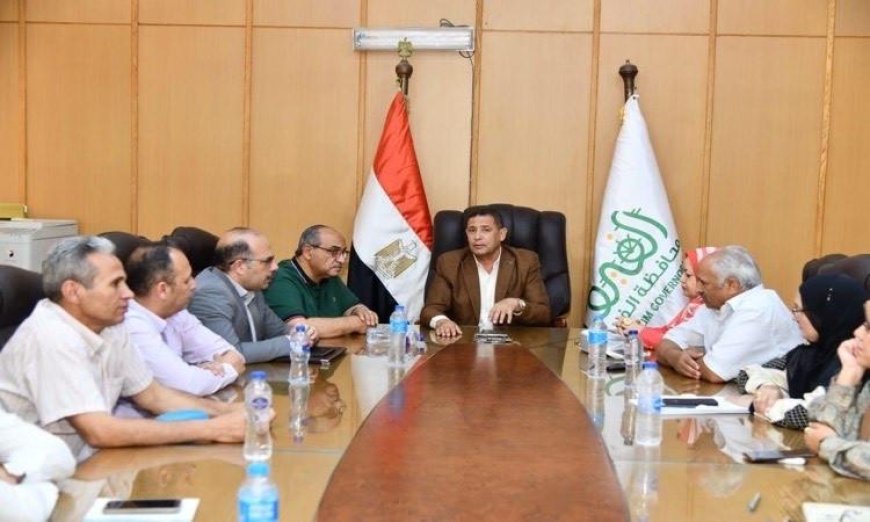 اجتماع سكرتير مساعد الفيوم مع القيادات الإدارية لبحث استراتيجيات العمل وتحسين جودة الخدمات