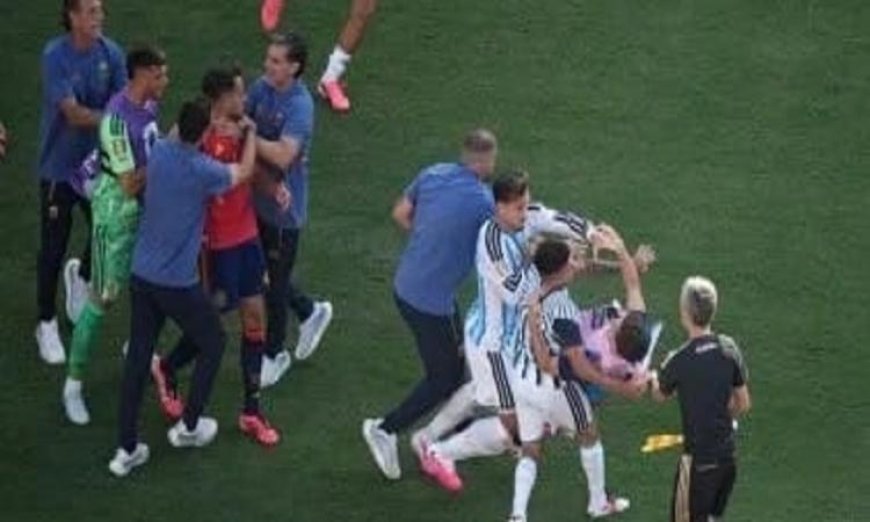فيفا يتراجع عن طرد باريديس ويصحح القرار التاريخي