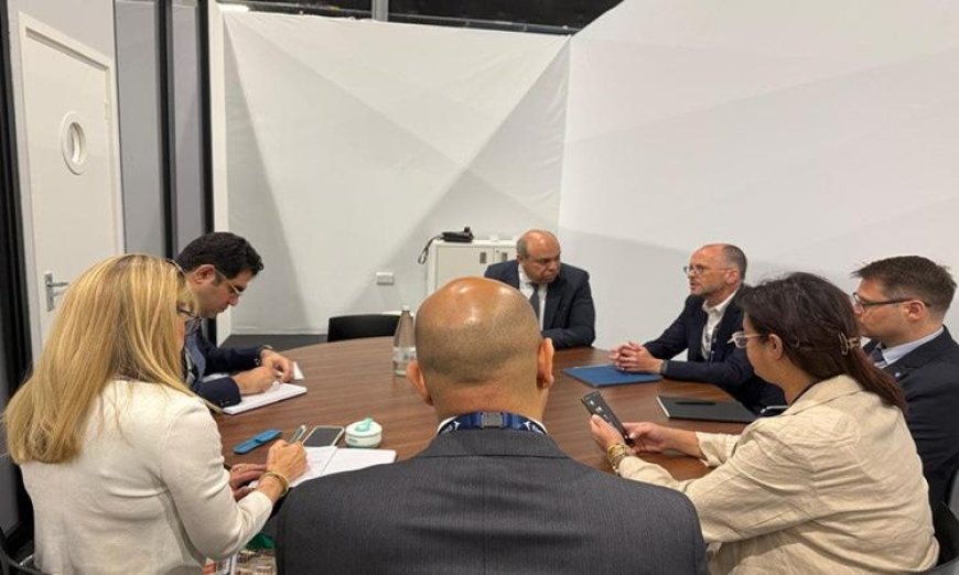 وزير الطيران يجتمع مع مسؤولي مجموعة الطيران البريطانية لتعزيز التعاون