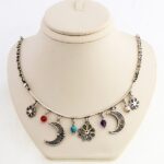 https://www.arab-box.com/silver-necklace-in-a-dream/