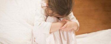 اسباب الترجيع عند الاطفال بدون اسهال وما هو علاجه وأعراضه
