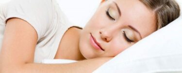 أسباب النوم الكثير عند البنات وعدد ساعات النوم الطبيعي لدى النساء