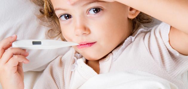 أعراض ارتفاع درجة حرارة الجسم بشكل خطير عند الأطفال
