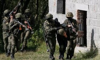 قائد الجيش الأوكراني: دفاعاتنا تقوم بتثبيت الوضع فى باخموت المحاصرة