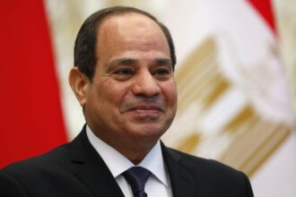 متابعة الرئيس لمشروع "مستقبل مصر" وتوجيهه بمواصلة العمل على تحسين التجربة السياحية يتصدران اهتمامات الصحف
