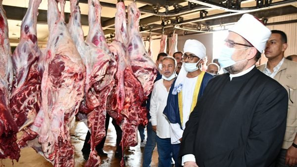 وزير الأوقاف يعلن توزيع 300 طن من لحوم الصكوك خلال شهر رمضان