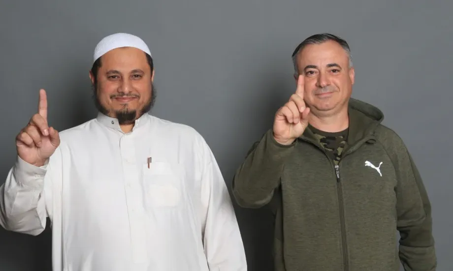 مدرب أحد السعودي يعلن إسلامه «فيديو»