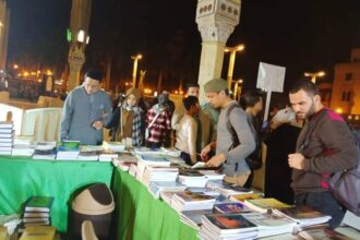 إقبال كبير على إصدارات «الأوقاف» بمعرض الكتاب بمسجد الحسين