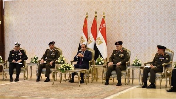 الرئيس السيسي يلتقي كبار قادة القوات المسلحة