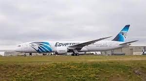 فحص طائرة مصر للطيران بمطار الملك عبد العزيز بجدة وإجراء الصيانه اللازمة