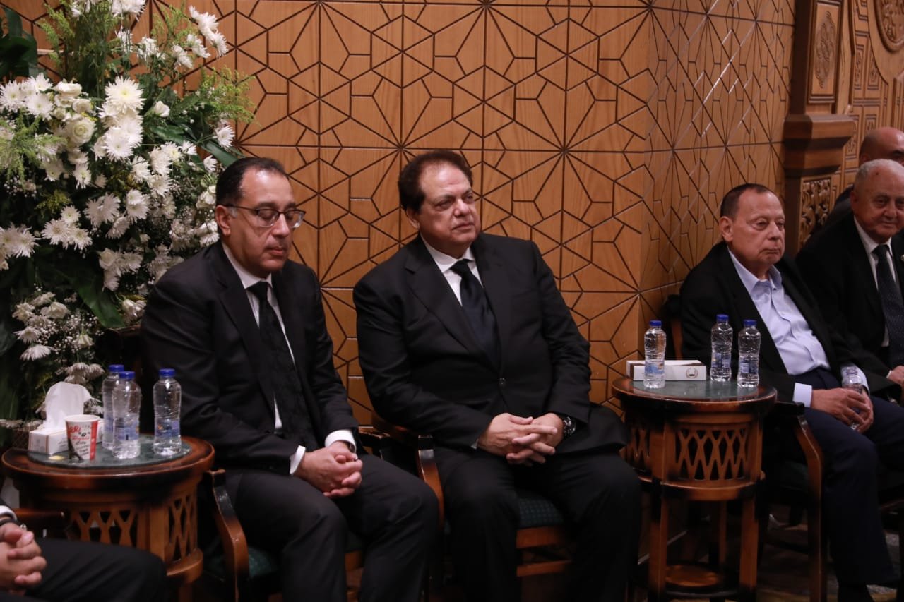 رئيس الوزراء يعزي محمد أبو العينين في وفاة شقيقه (فيديو وصور)