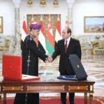 الرئيس السيسي وسلطان عمان يتبادلان أرفع الأوسمة في البلدين (صور)