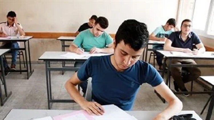 طلاب الشهادة الإعدادية ينتهون من امتحانات الترم الثاني في مادة العلوم اليوم