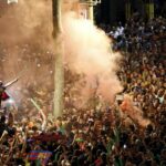 جماهير برشلونة تحتفل بلقب الدوري الإسباني في شوارع كتالونيا «فيديو»