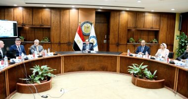 وزير البترول يسلم الرخصة الثانية لمزاولة تموين السفن بالوقود بالموانئ المصرية