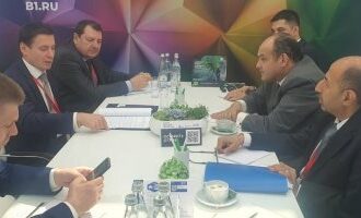 وزير التجارة يعقد لقاءات مع كبار المسؤولين المشاركين بمنتدى سان بطرسبرج