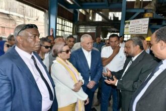 وزيرة البيئة ومحافظ الأقصر يتفقدان مصنع سكر أرمنت