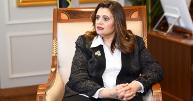 وزيرة الهجرة تعلن الموافقة على إعادة قانون استيراد السيارات للمصريين بالخارج